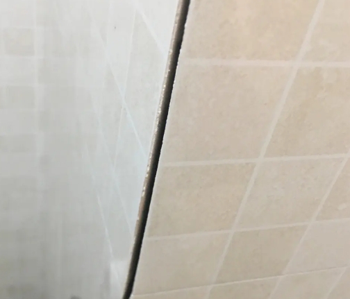 肇东瓷砖空鼓维修公司分享阳台瓷砖脱落的修复过程可以分为以下几个步骤